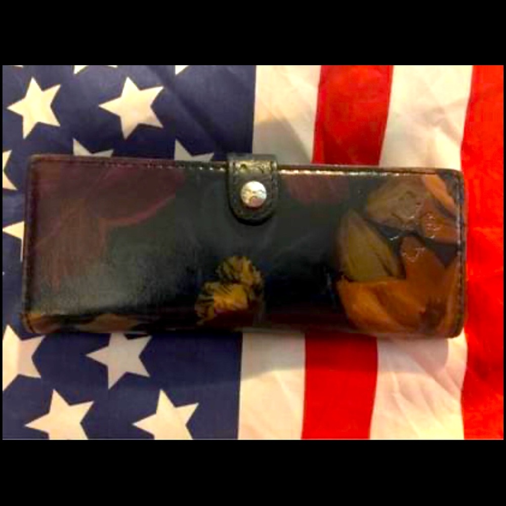 Patricia Nash card holder, leather, EUC, holds over 90 cards